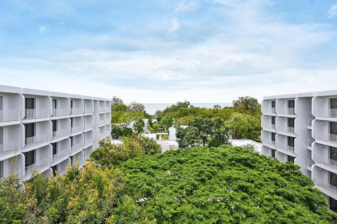 Hotel The Standard, HHQ Exteriér fotografie The view of the sea from the campus