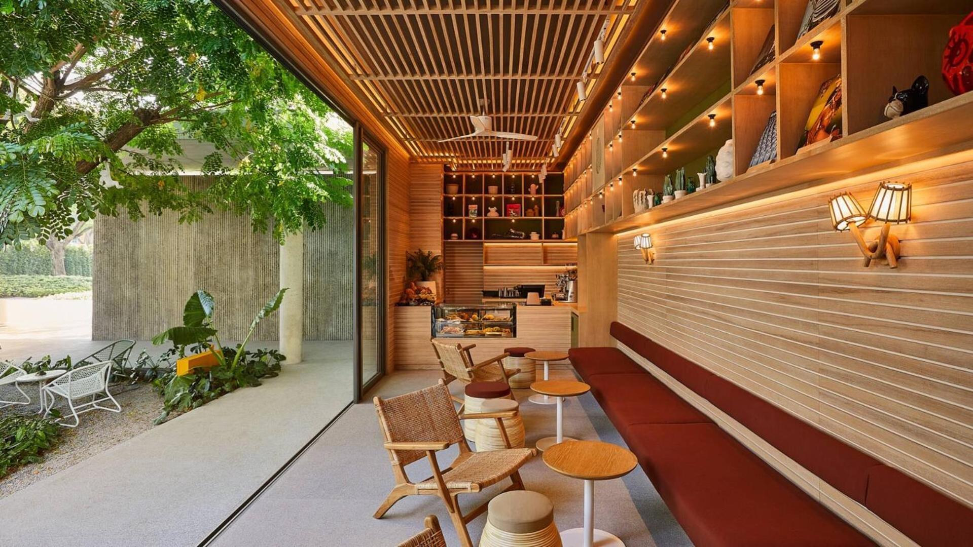 Hotel The Standard, HHQ Exteriér fotografie The interior of the first Starbucks Reserve store in Seattle, Washington